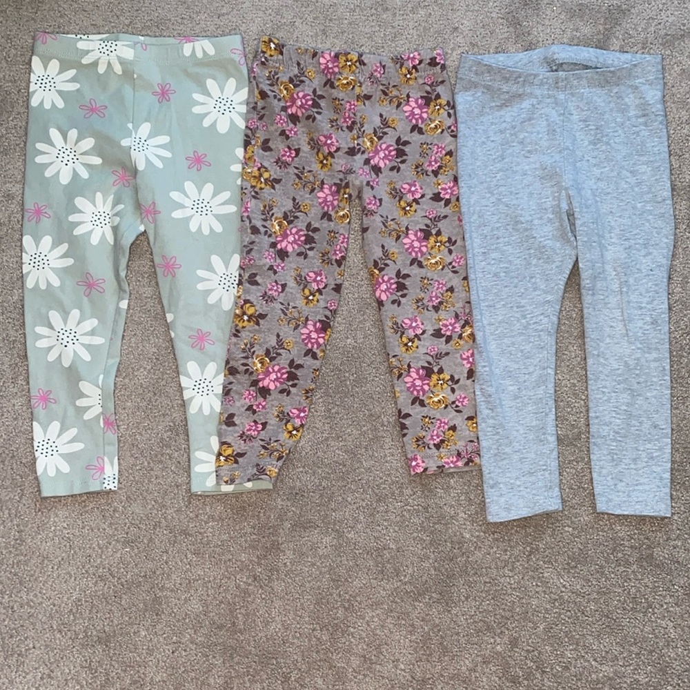 Bundle of 2T leggings